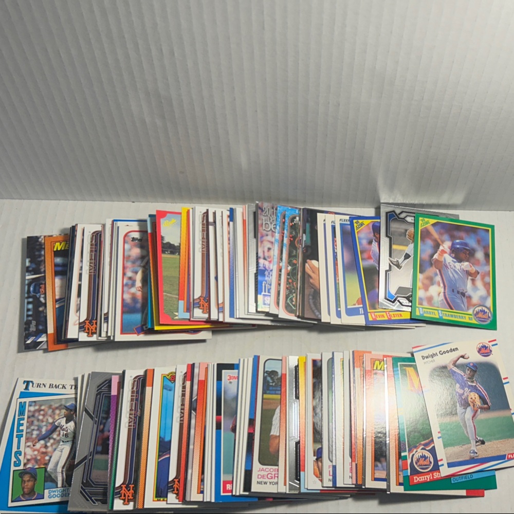 150 Assorted New York Mets Sports Trading Cards Collection